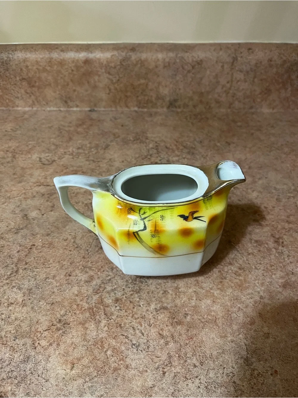 N/A porcelain creamer